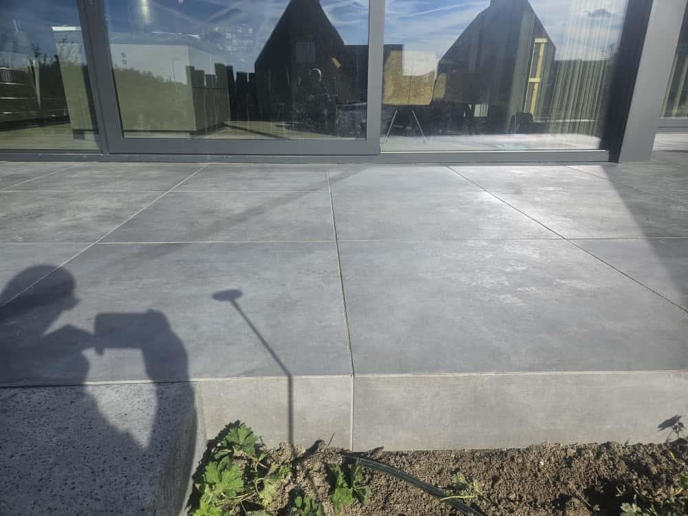 Detail van keramisch maatwerk dat in verstek is gezaagd